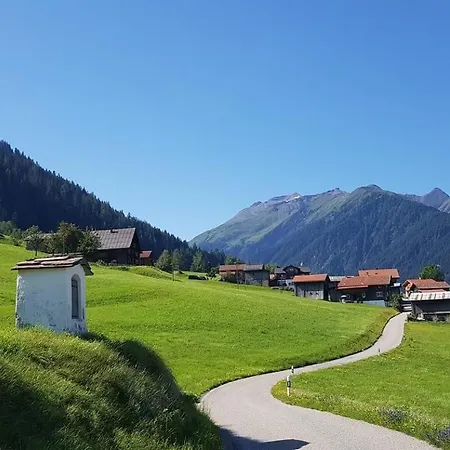 Casa Runs 7113 Camuns, Val Lumnezia