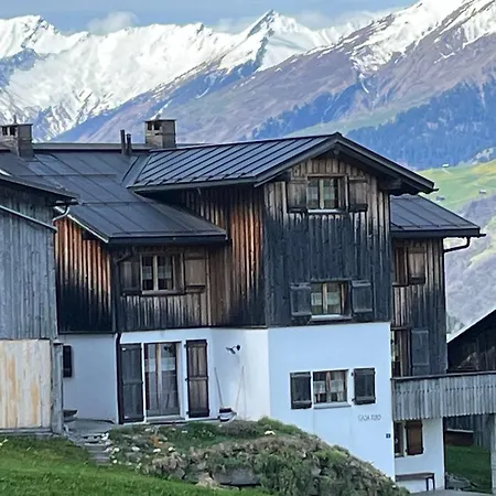 Casa Runs 7113 Camuns, Val Lumnezia * Uors