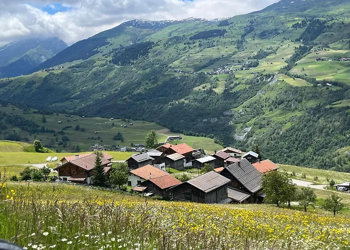 Casa Runs 7113 Camuns, Val Lumnezia