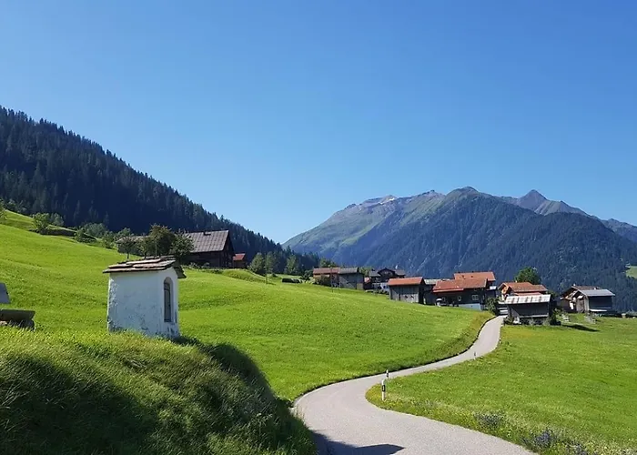 Casa Runs 7113 Camuns, Val Lumnezia